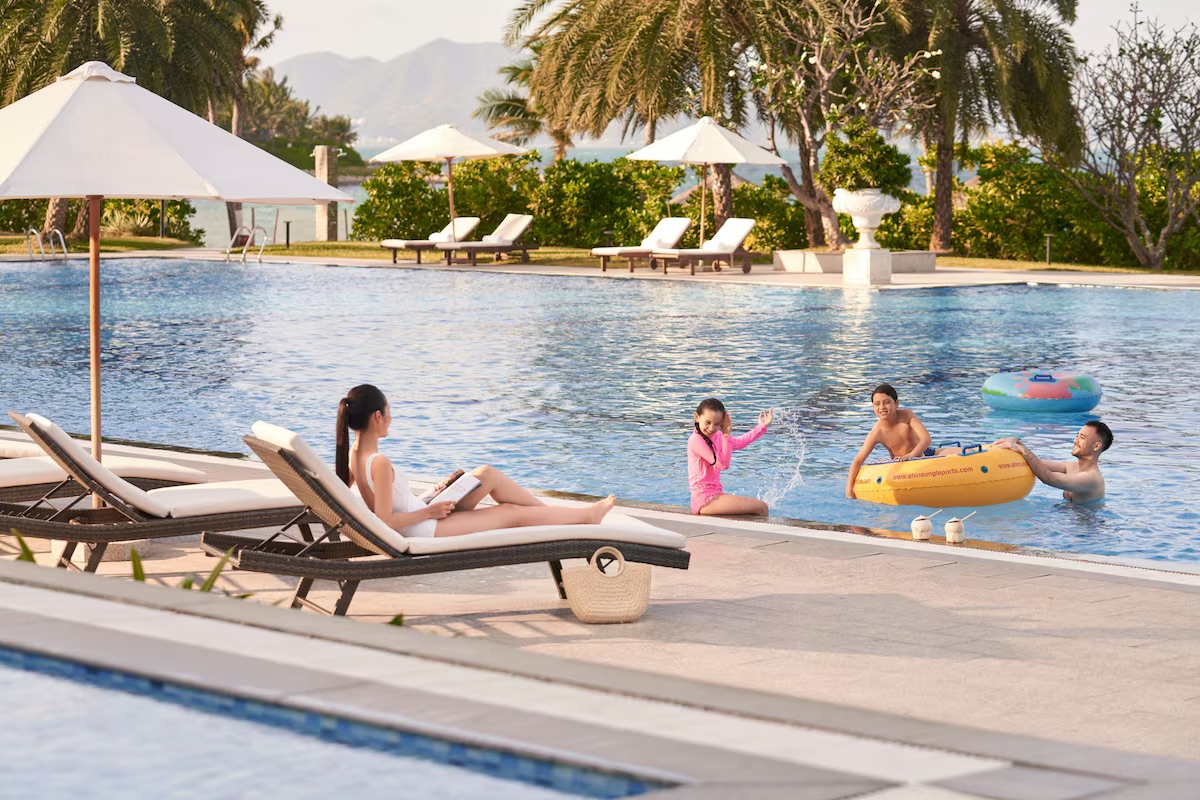 So Sánh Combo Vinpearl vs Resort Tự Đặt 2026: Cái Nào Lợi Hơn? 